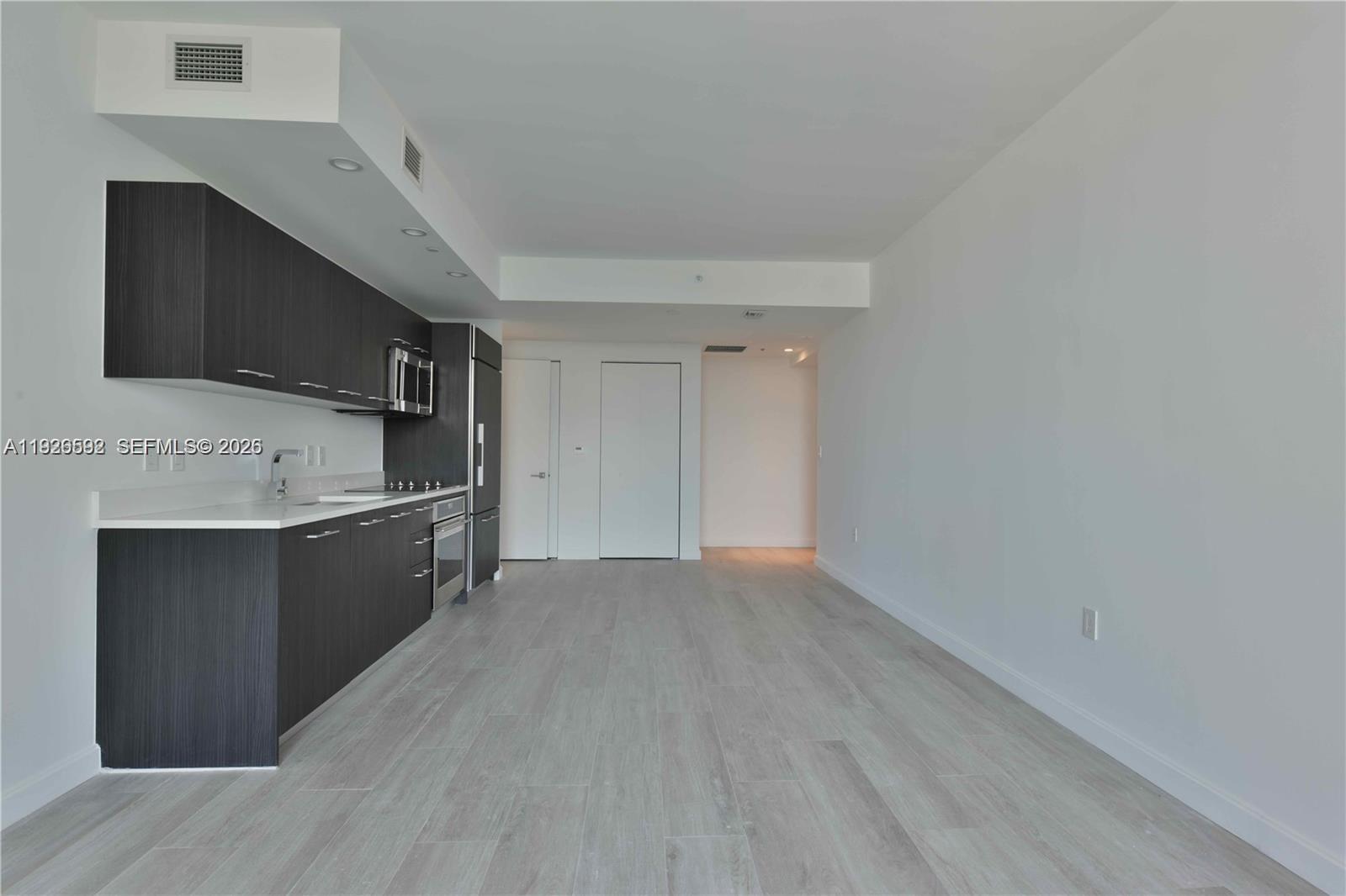 BRICKELL HEIGHTS EAST CON - Residential Lease
