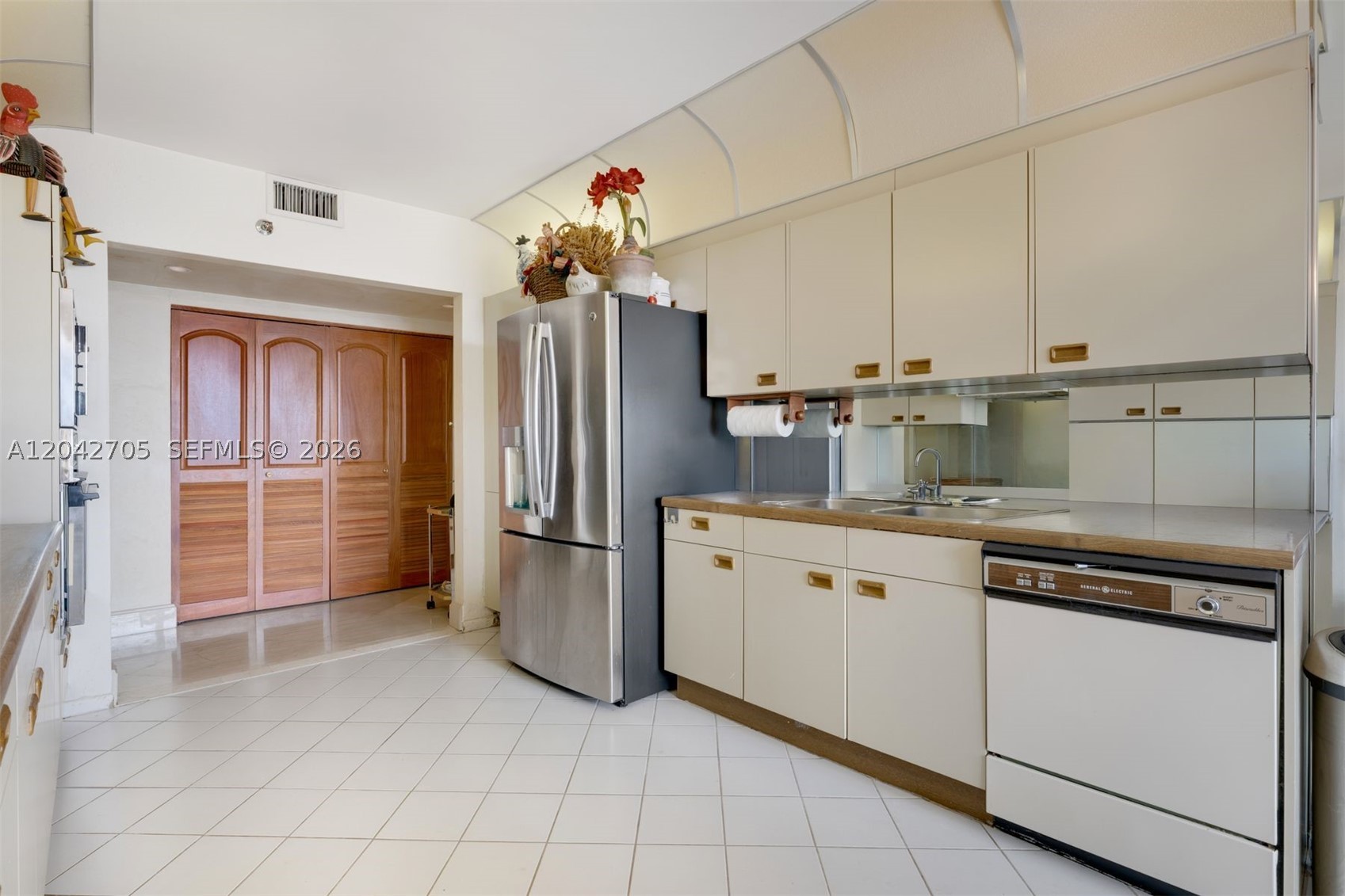 NINE ISLAND AVENUE CONDO - Residential