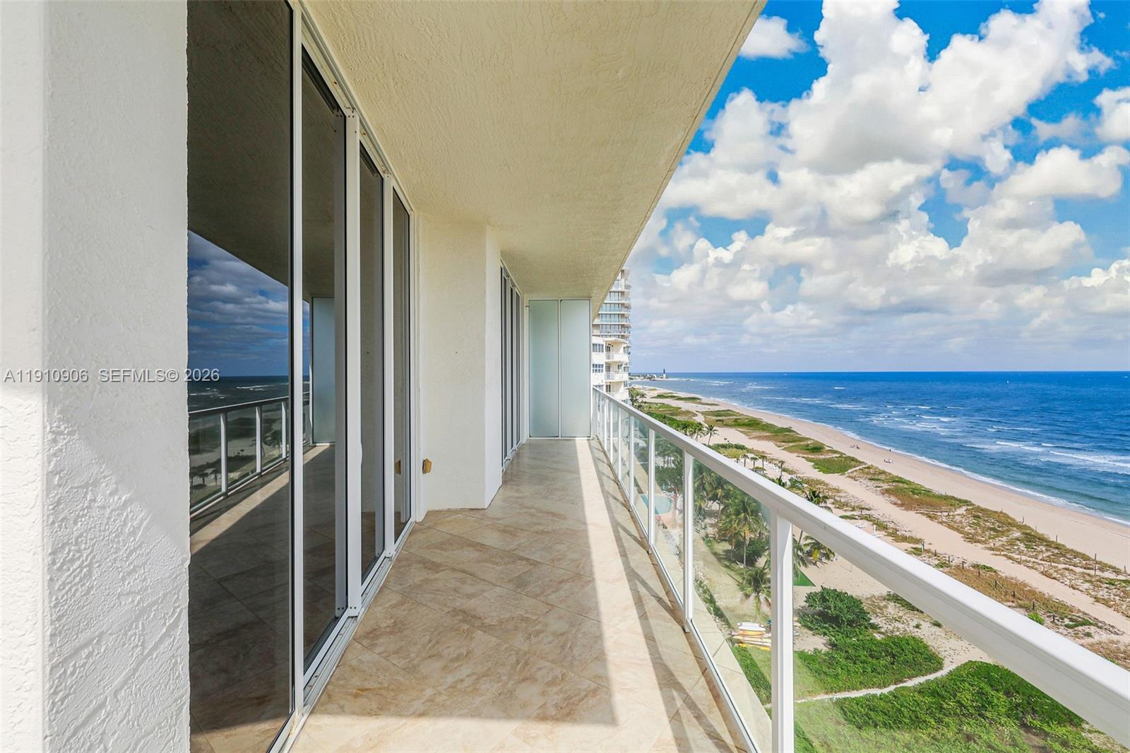 LUNA OCEAN RESIDENCES CON - Residential