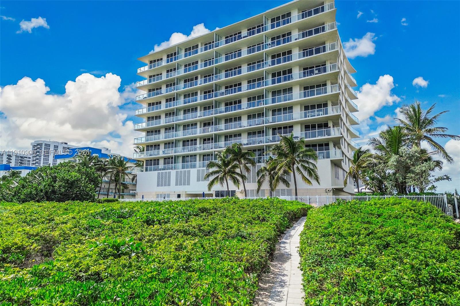 LUNA OCEAN RESIDENCES CON - Residential