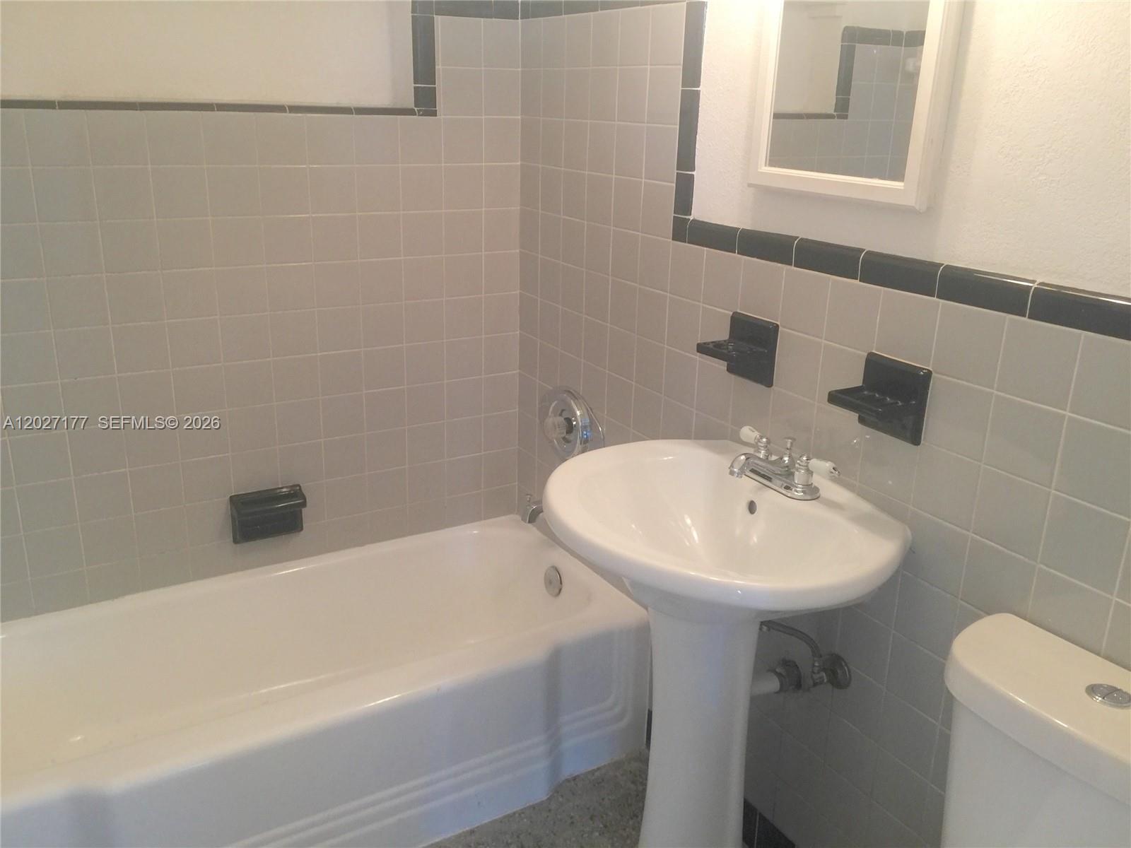 LAKE FOREST SEC 4 - Residential Lease