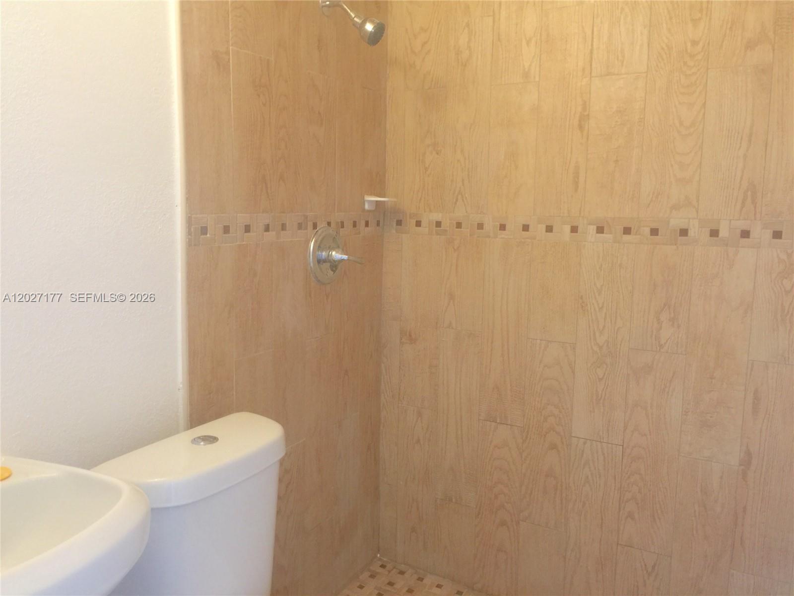 LAKE FOREST SEC 4 - Residential Lease