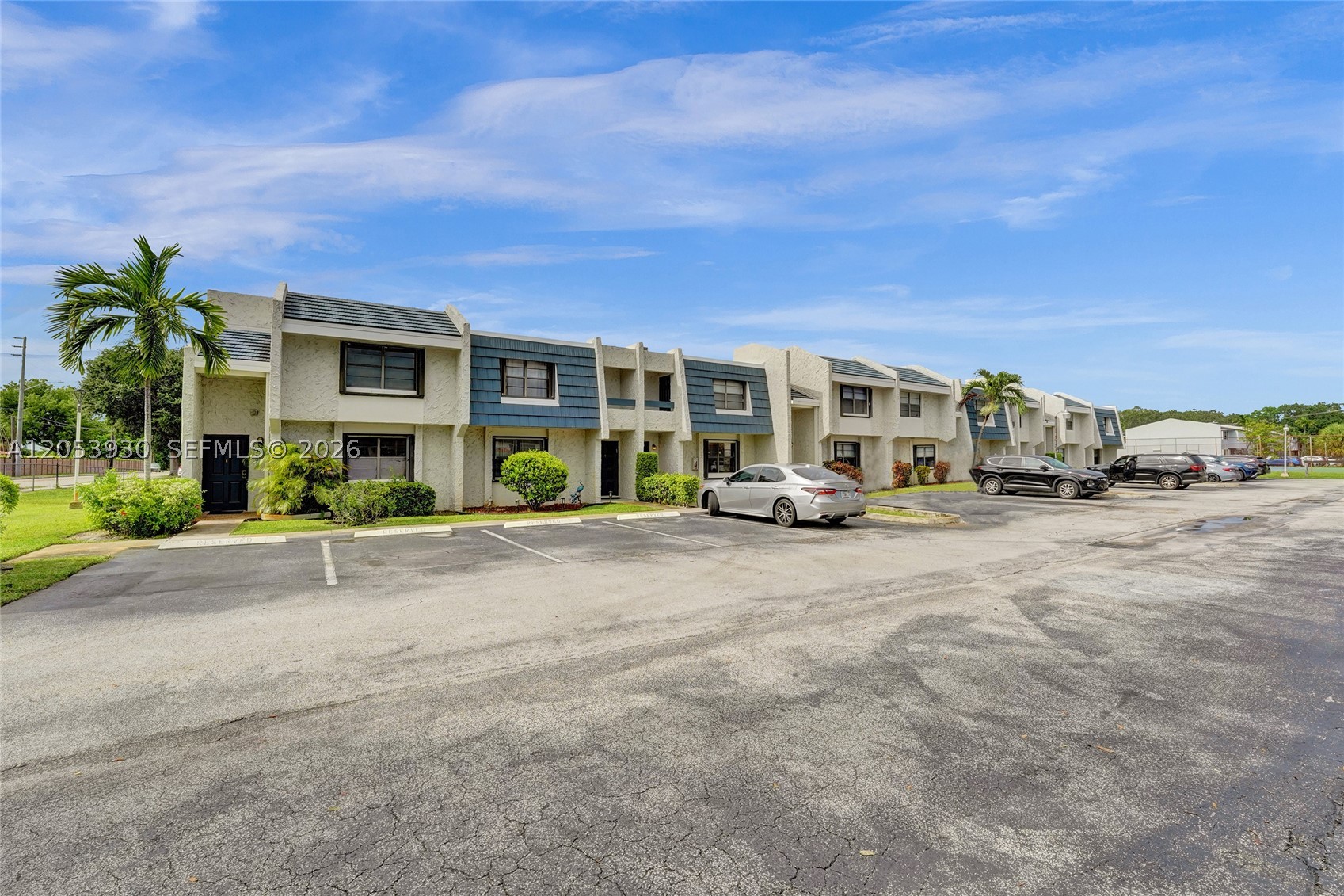 VILLAS OF SHERIDAN CONDO - Residential