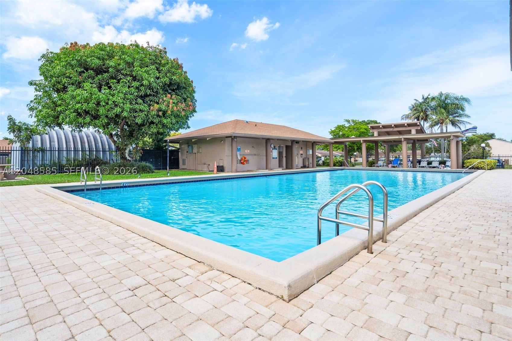 ARROWHEAD GOLF & TENNIS C - Residential