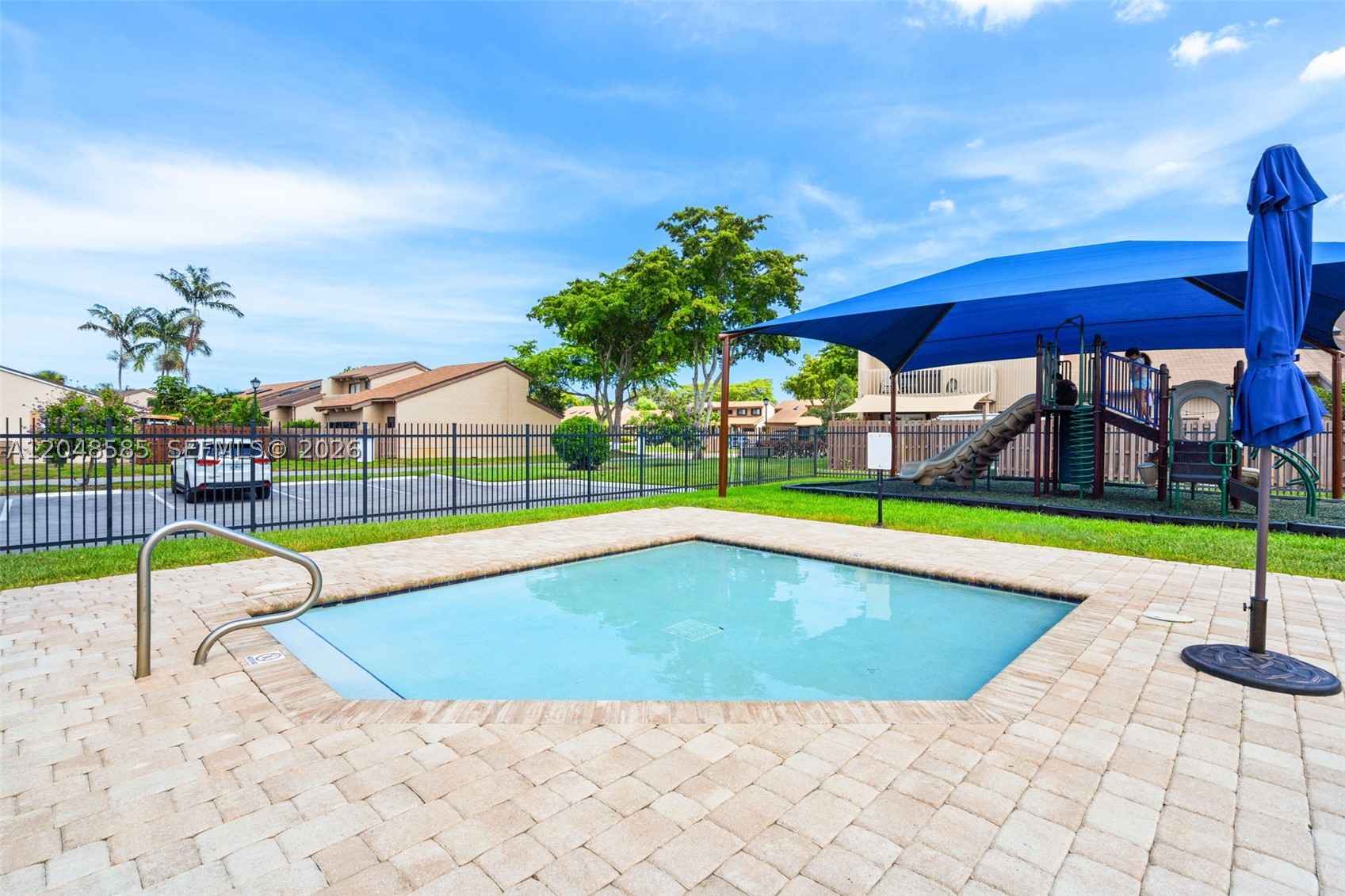 ARROWHEAD GOLF & TENNIS C - Residential