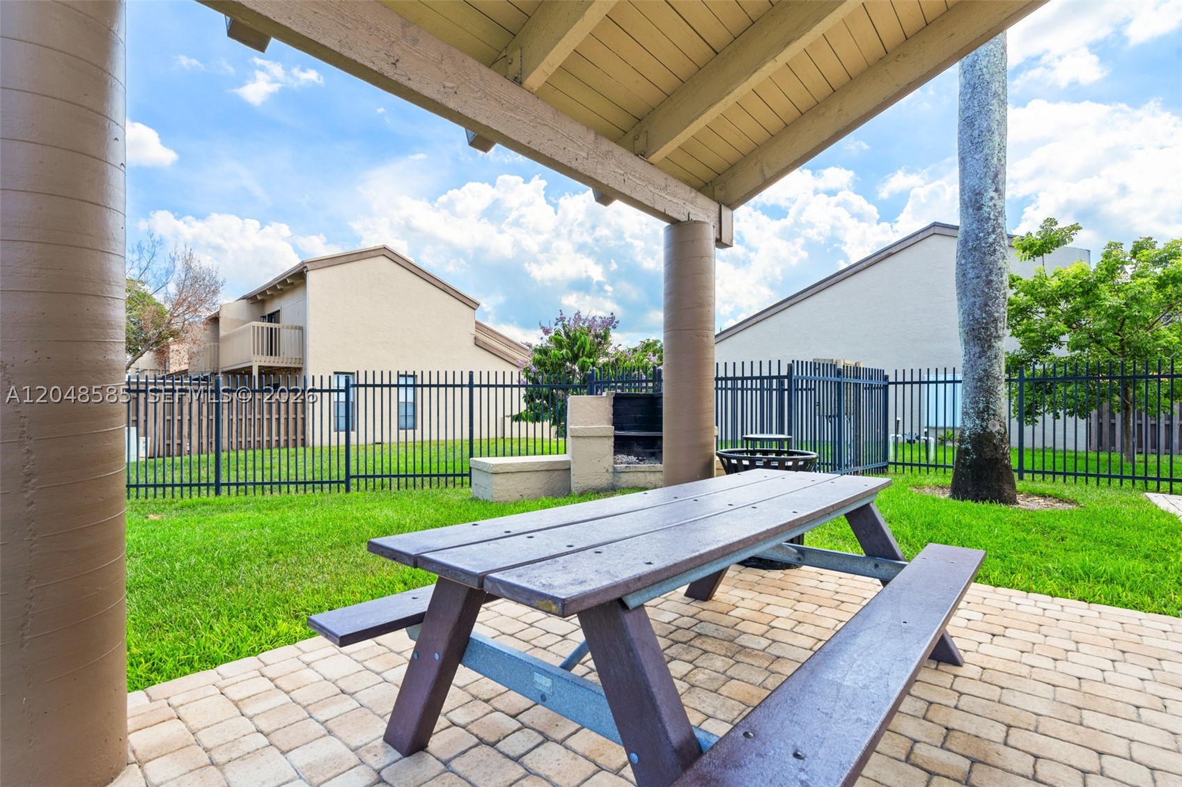 ARROWHEAD GOLF & TENNIS C - Residential