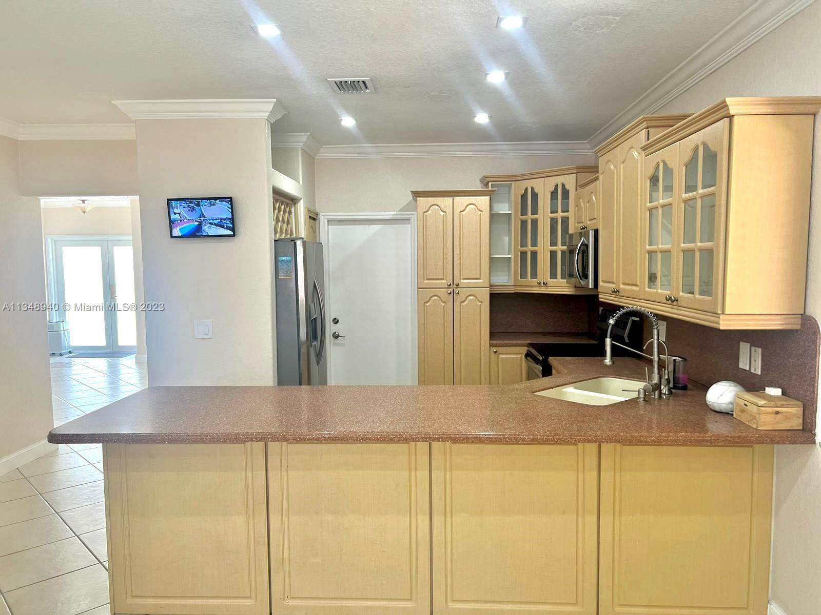 PALM SPRING ESTATES - Residential Lease