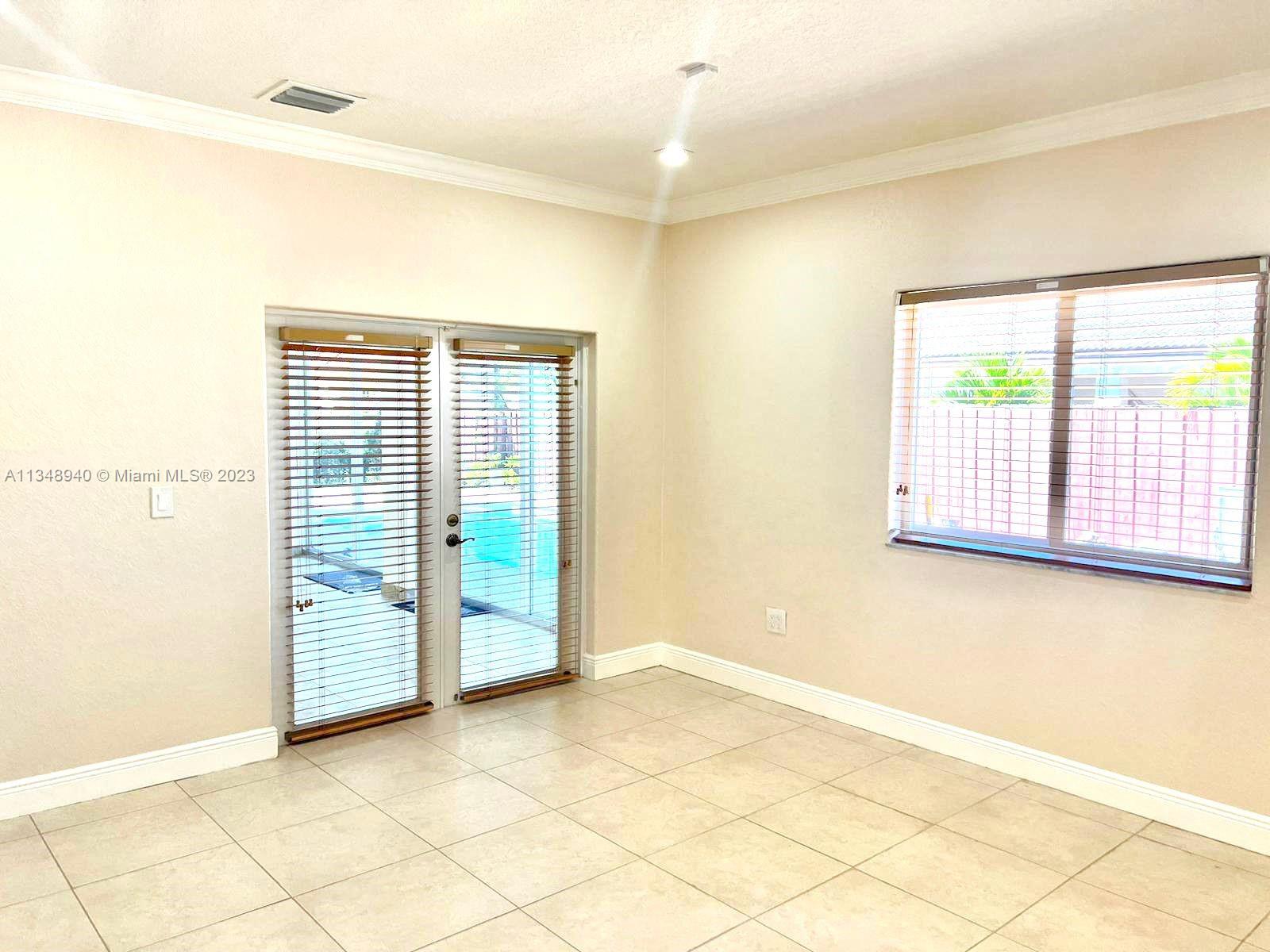 PALM SPRING ESTATES - Residential Lease