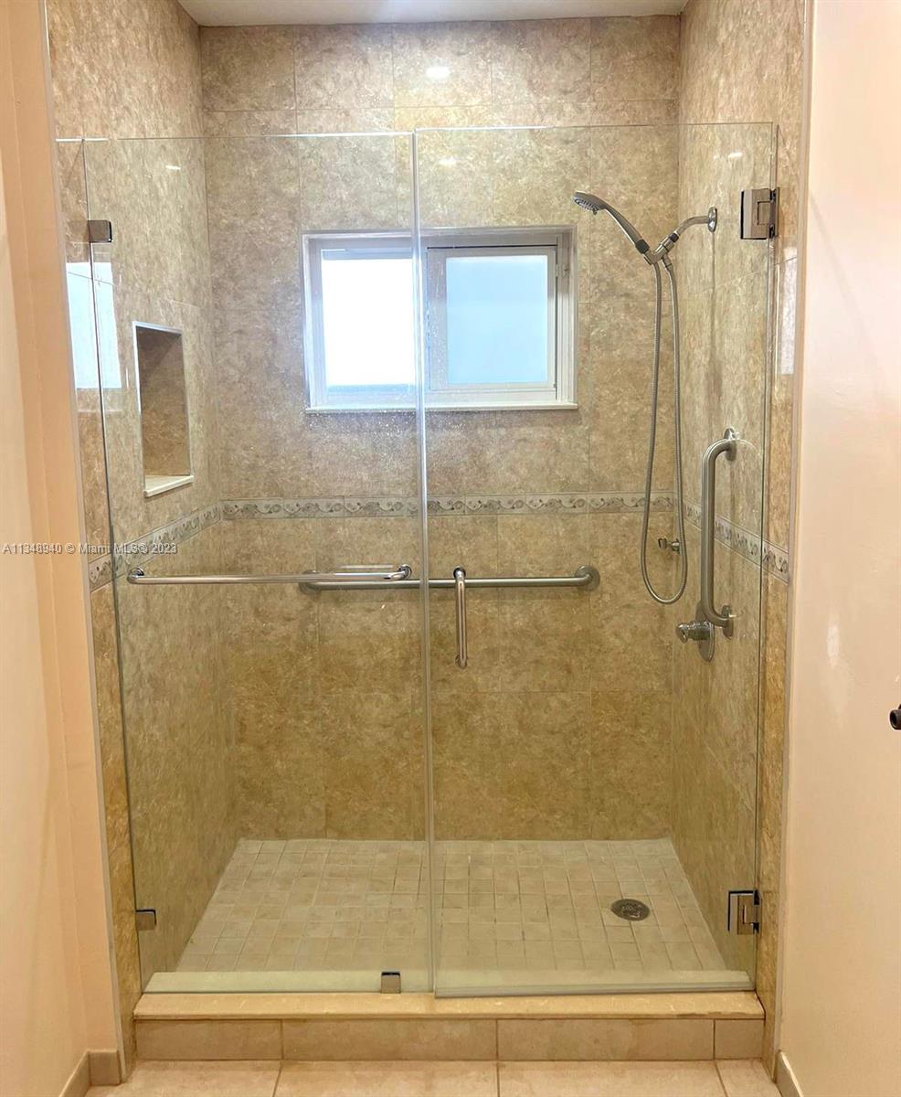PALM SPRING ESTATES - Residential Lease