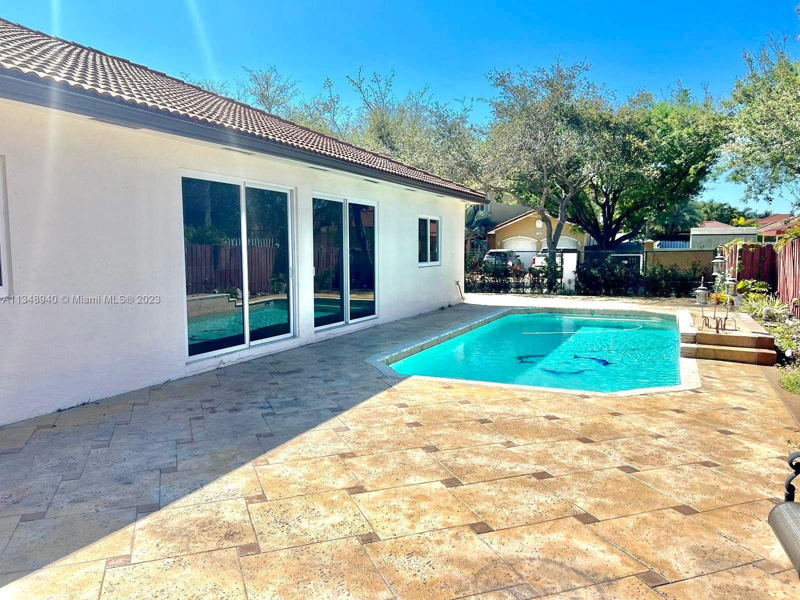 PALM SPRING ESTATES - Residential Lease