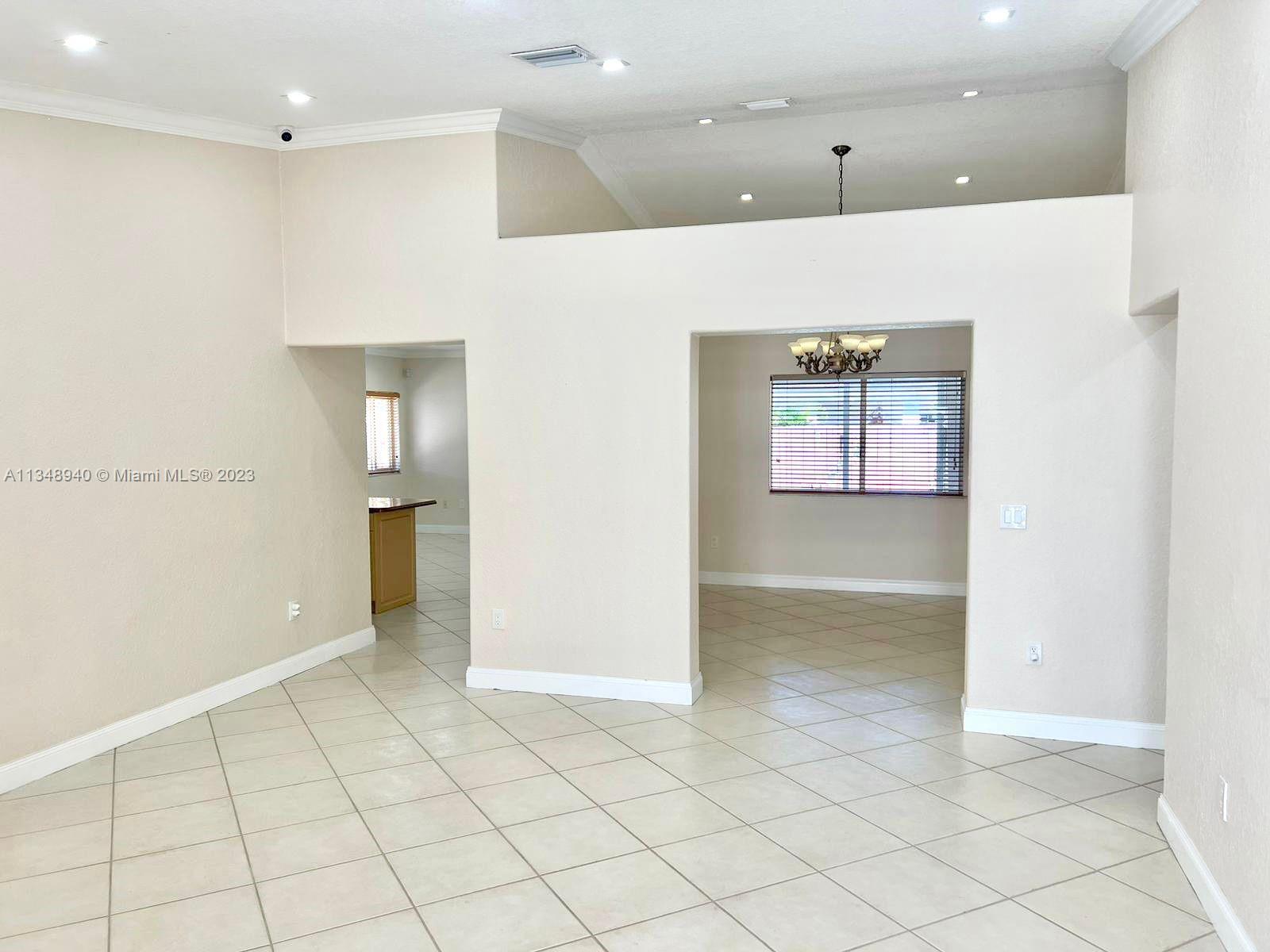 PALM SPRING ESTATES - Residential Lease