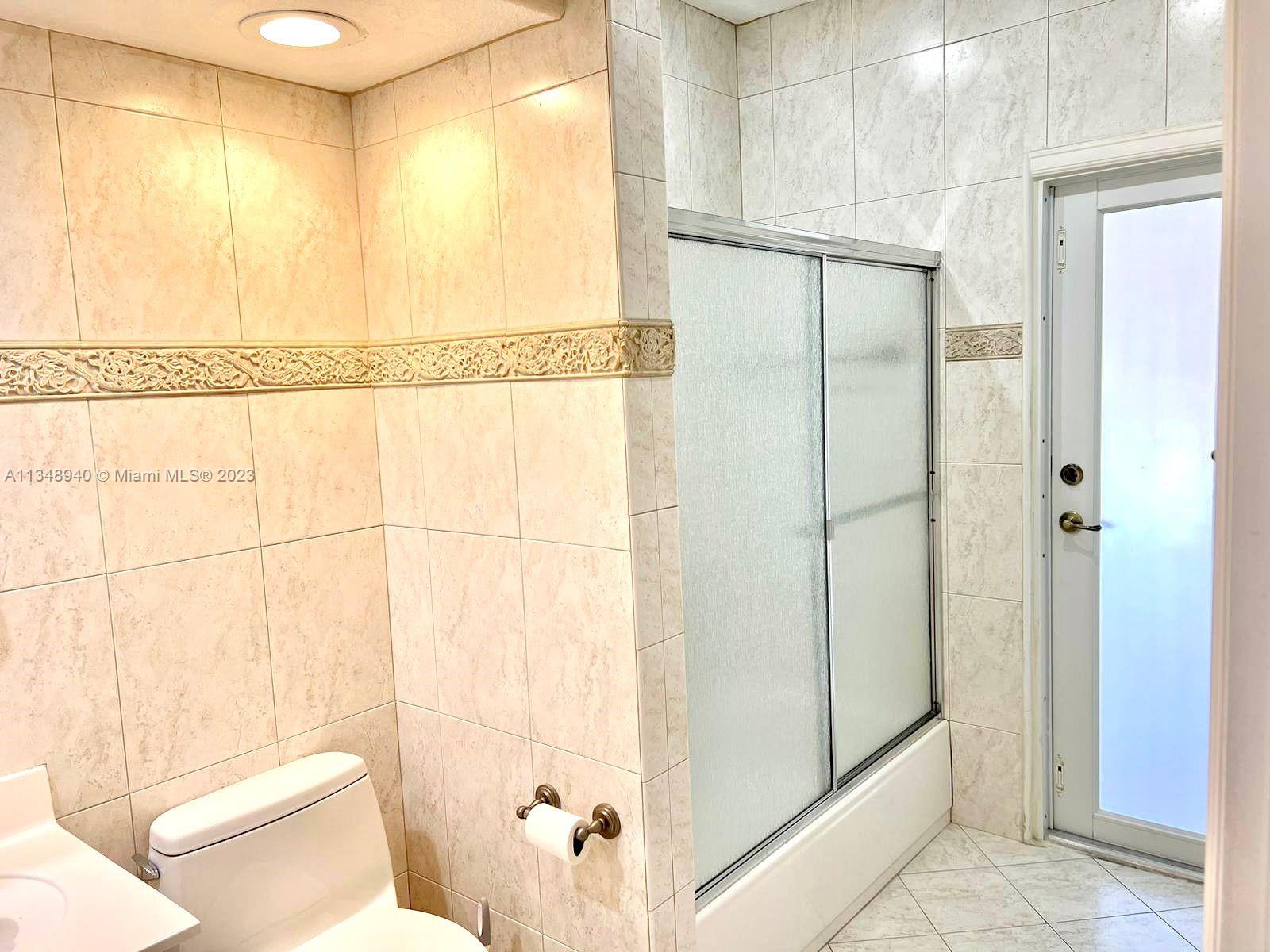 PALM SPRING ESTATES - Residential Lease