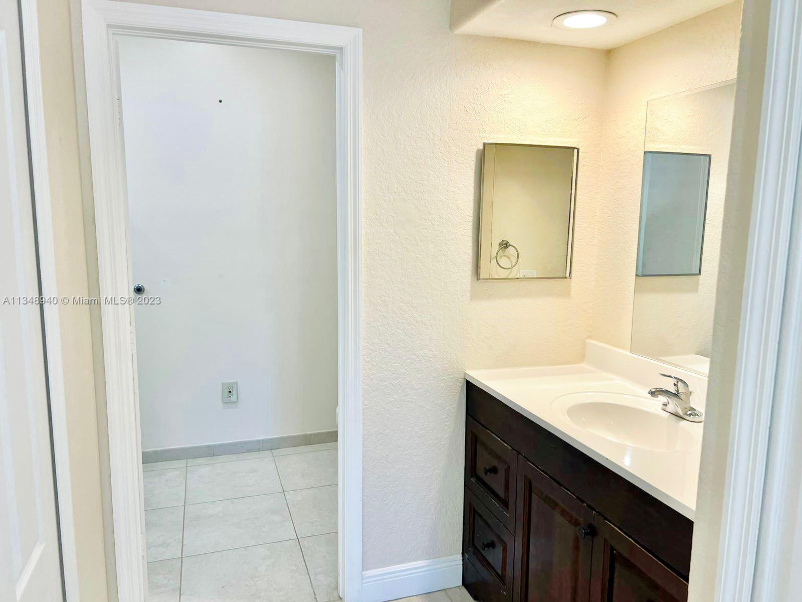 PALM SPRING ESTATES - Residential Lease