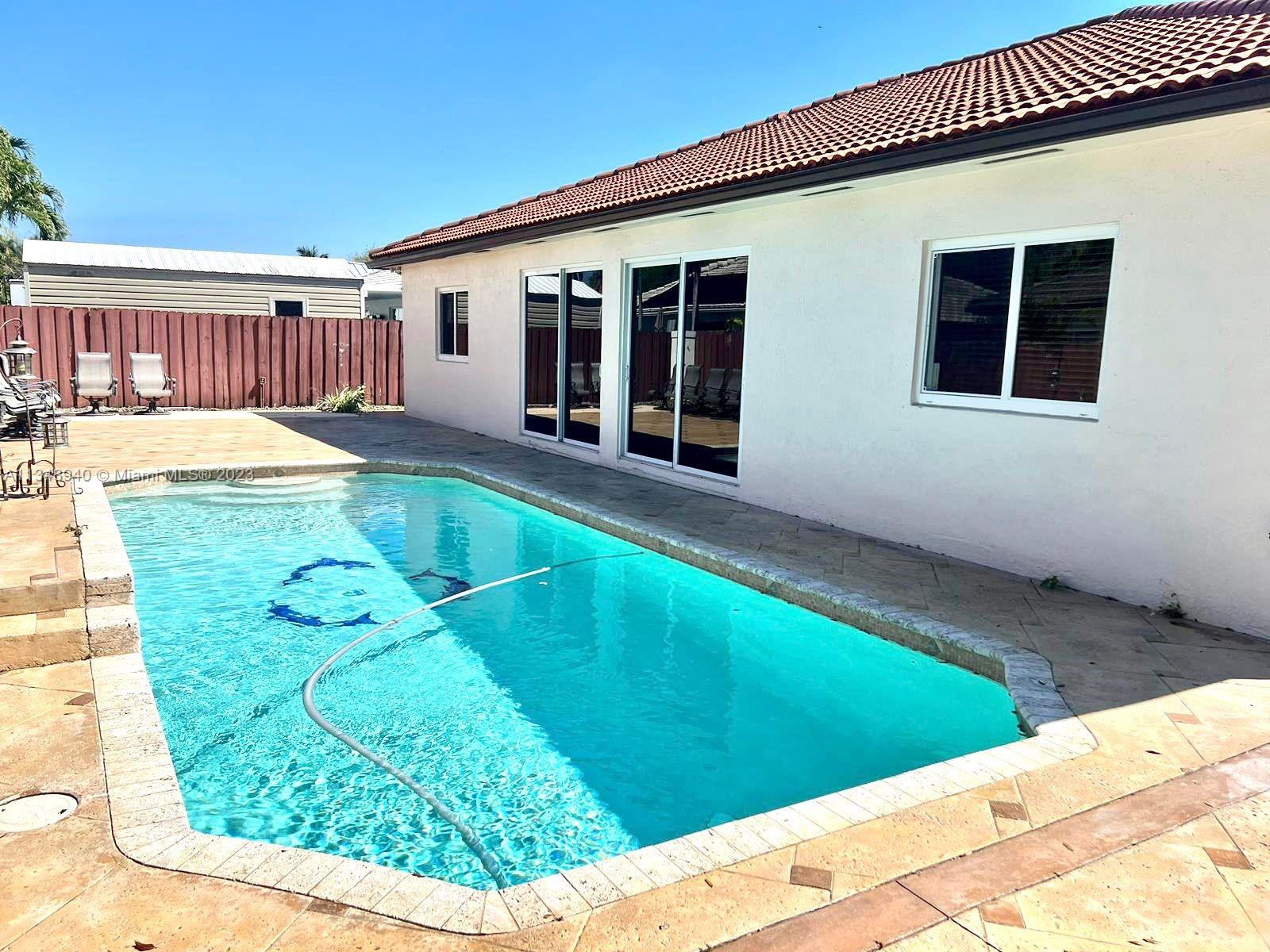 PALM SPRING ESTATES - Residential Lease