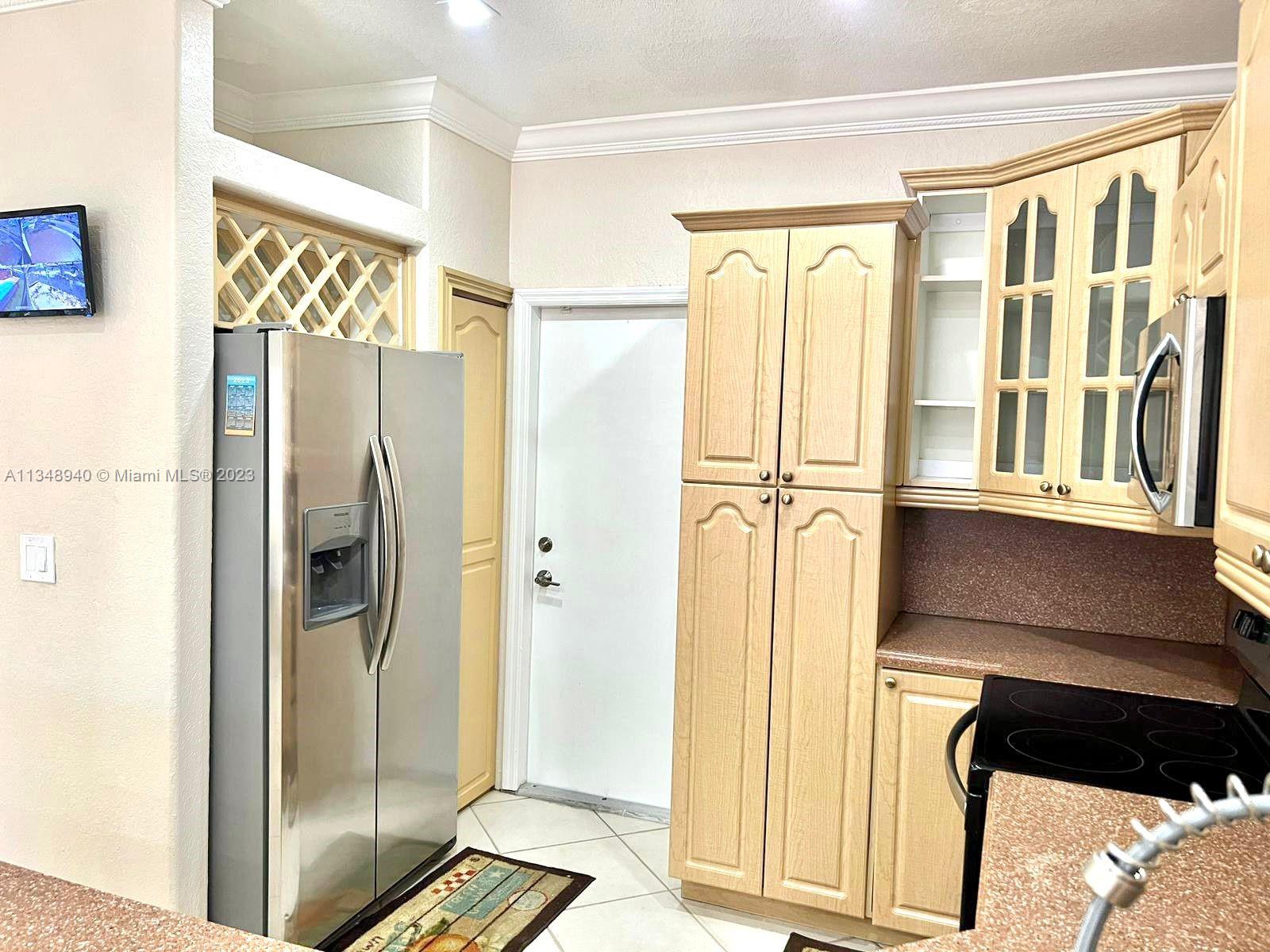 PALM SPRING ESTATES - Residential Lease