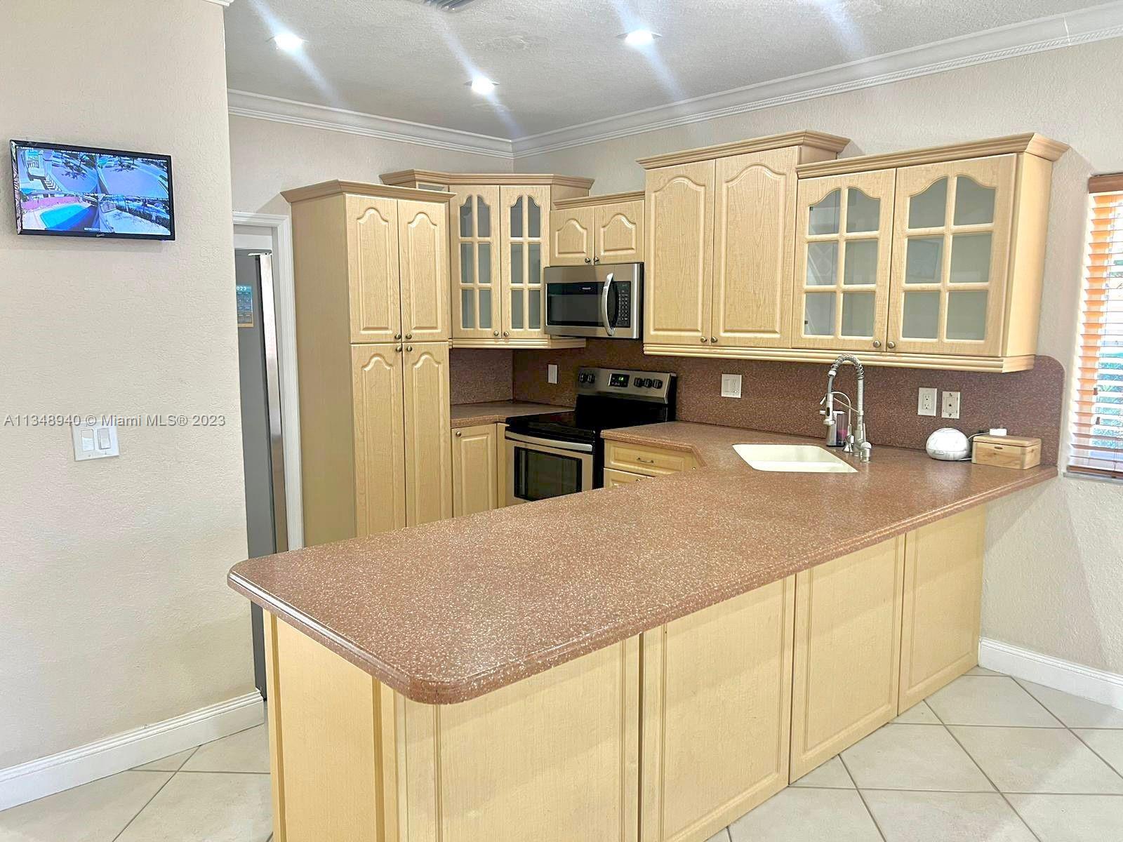 PALM SPRING ESTATES - Residential Lease