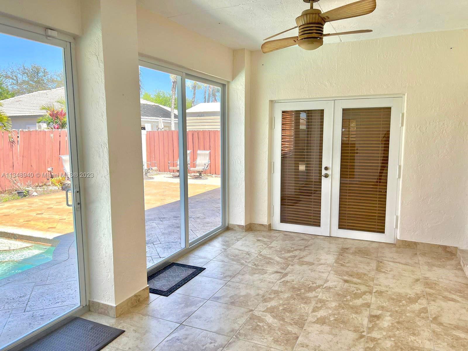 PALM SPRING ESTATES - Residential Lease