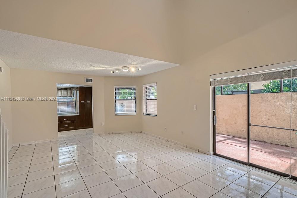 PEMBROKE LAKES SOUTH - Residential