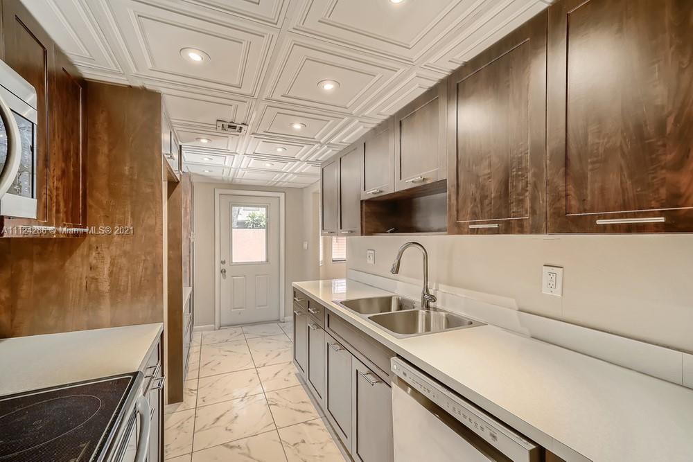 PEMBROKE LAKES SOUTH - Residential