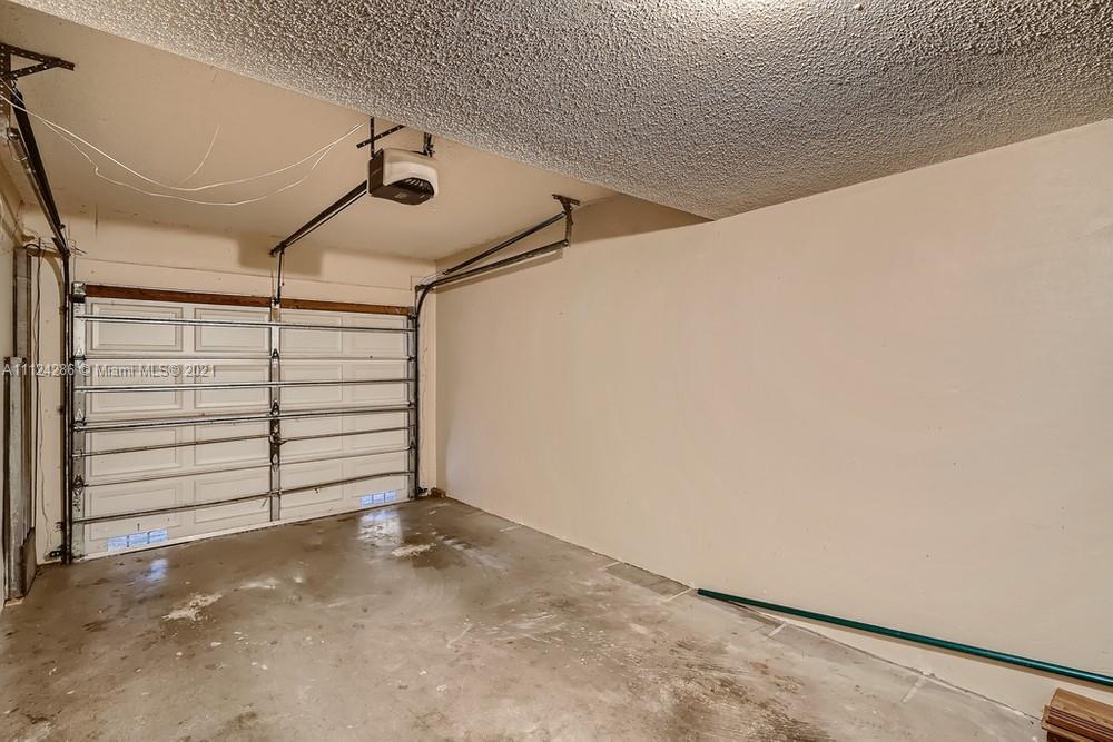 PEMBROKE LAKES SOUTH - Residential