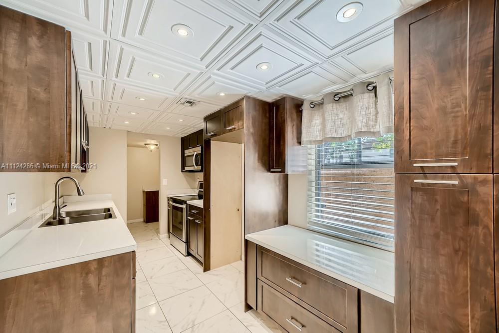 PEMBROKE LAKES SOUTH - Residential