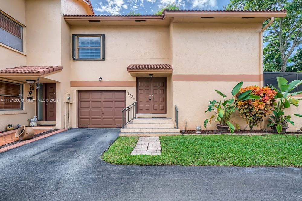 PEMBROKE LAKES SOUTH - Residential