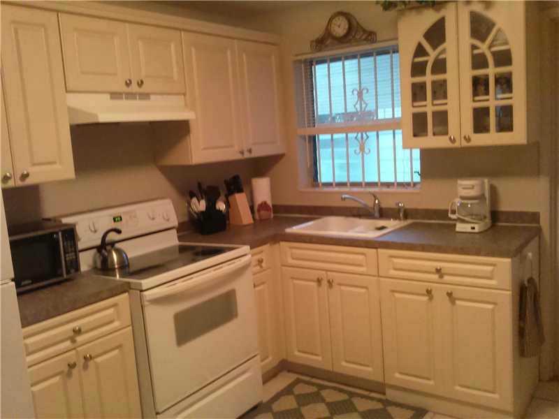 FLORIDIAN ARMS CONDO - Residential Lease