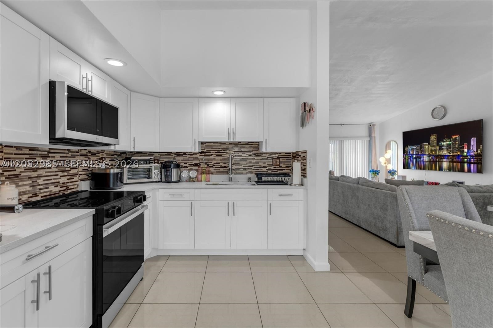 DEVON-AIRE VILLAS SEC 6 - Residential Lease