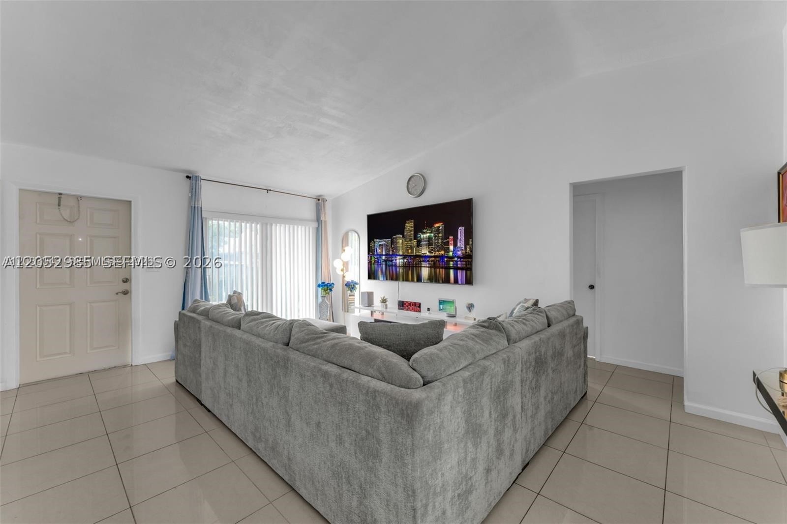 DEVON-AIRE VILLAS SEC 6 - Residential Lease