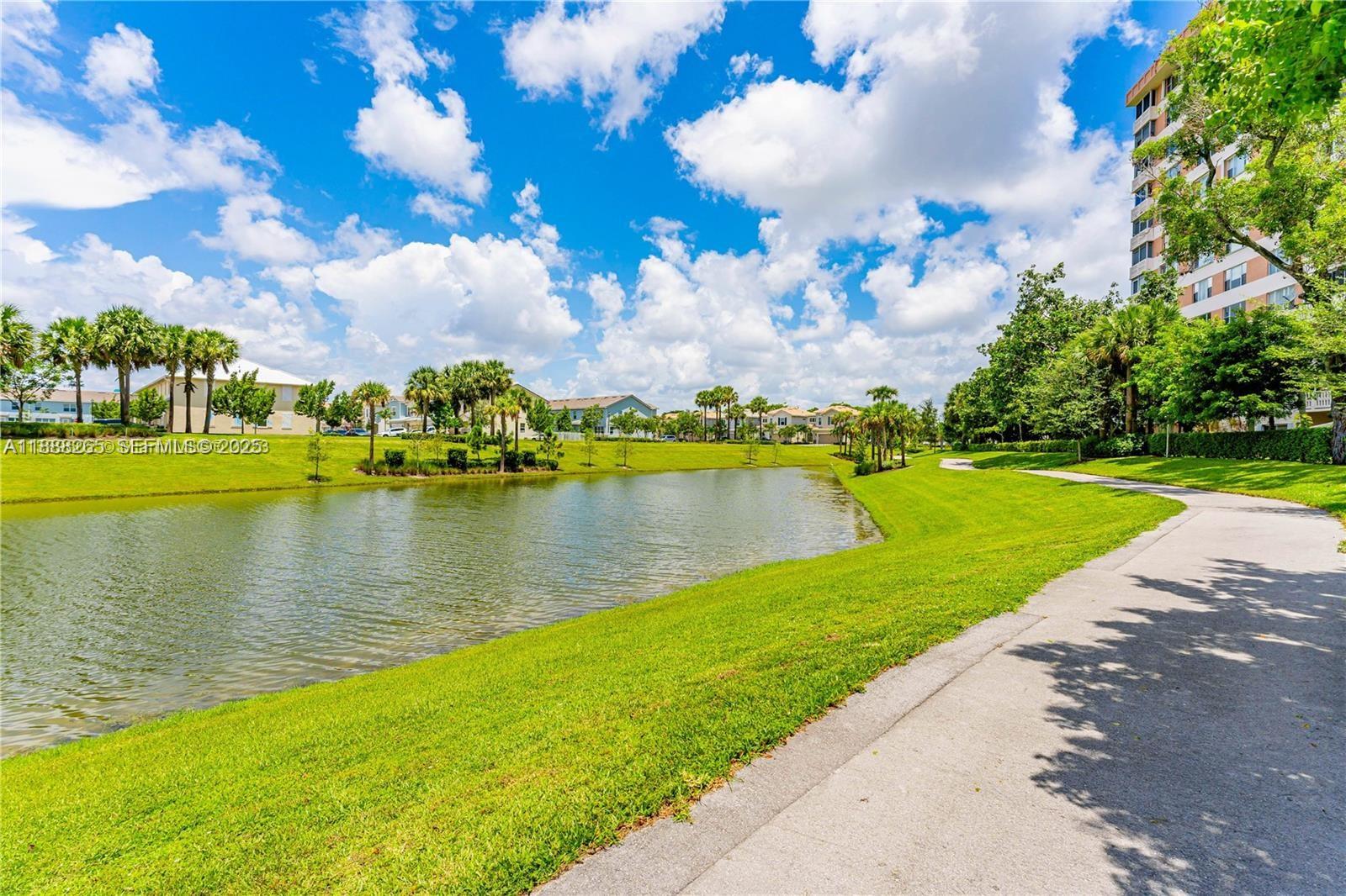 HILLCREST COUNTRY CLUB AP - Residential