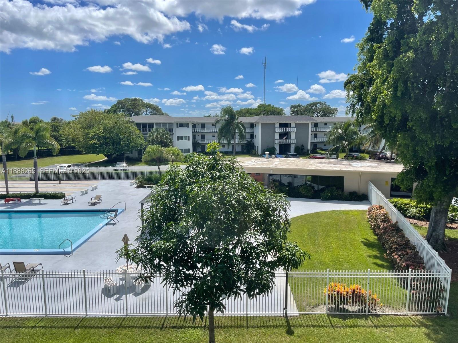 HILLCREST COUNTRY CLUB AP - Residential