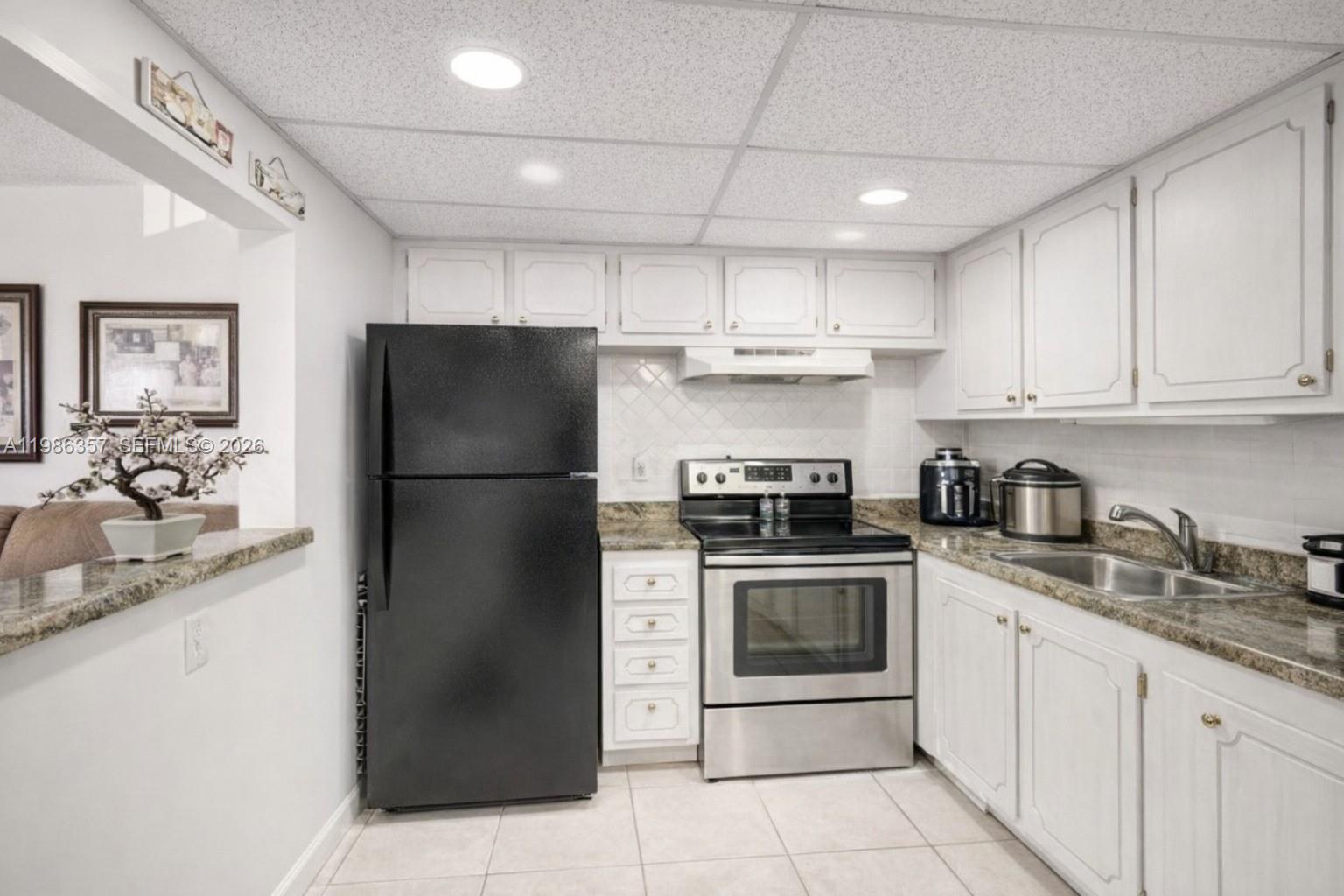VILLAGE GREEN WINDSOR CON - Residential