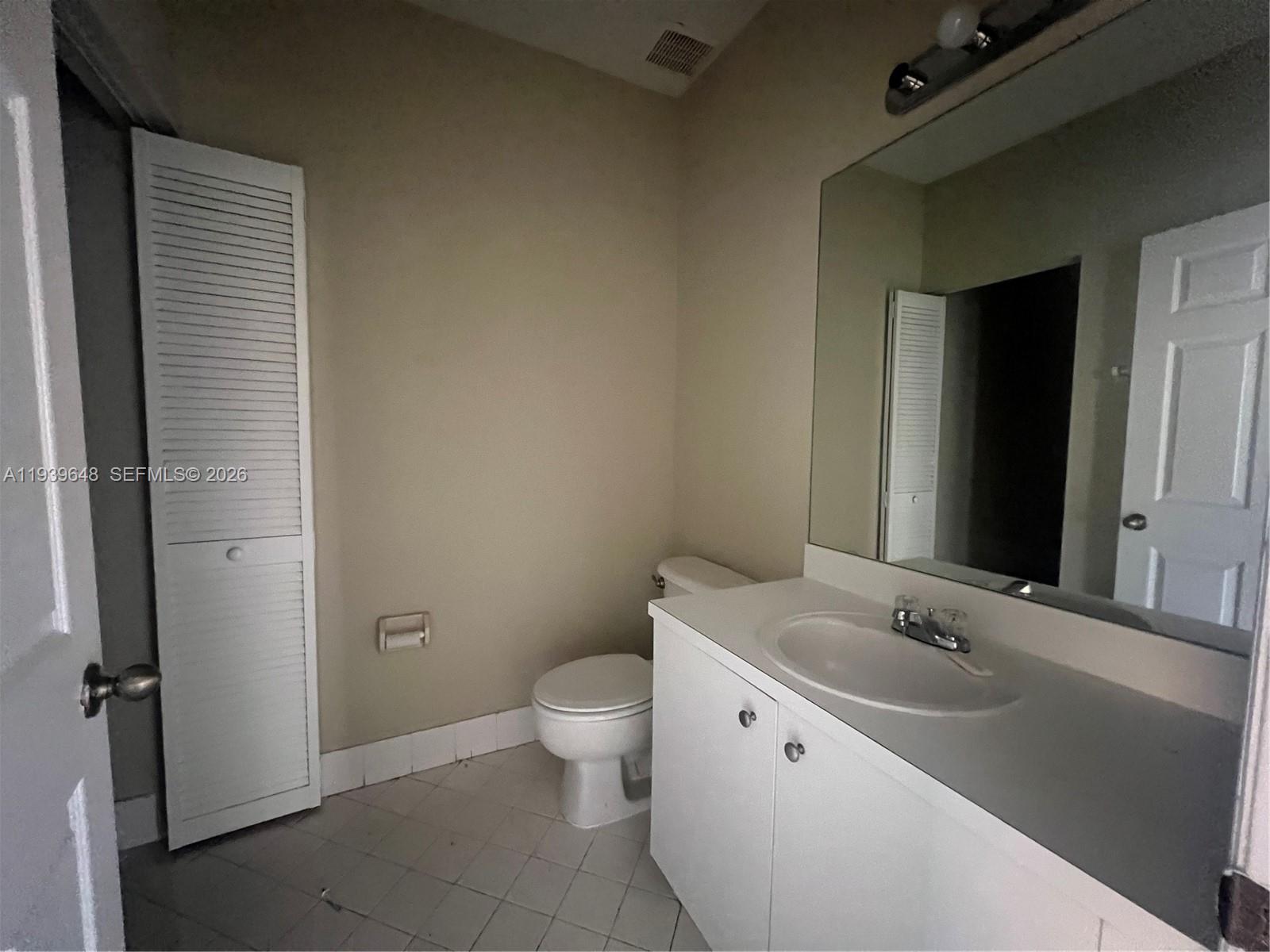 VILLAS AT CARMEL CONDO - Residential