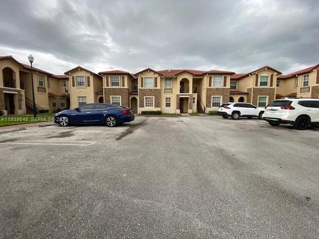 VILLAS AT CARMEL CONDO - Residential
