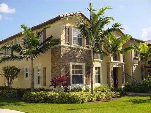 VILLAS AT CARMEL CONDO - Residential