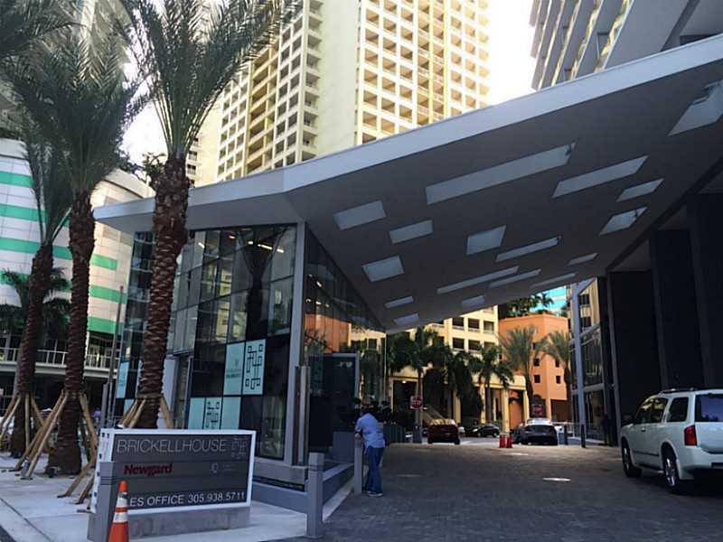 Brickell House is Brickells's newest luxury construction. It is a Green Building with full service: robotic parking, 24 hr concierge, valet & access control, private lounge, lap pool, steam room, children's playroom, luxury spa, fitness center, wiring for  HDTV, European Cabinets, floor to ceiling glass sliding doors. White porcelain throughout unit, black-out on bedrooms. impeccable Corner Unit.