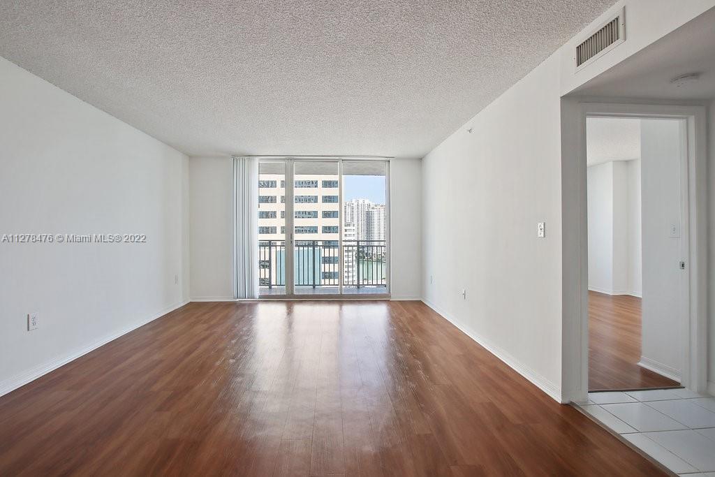 Yacht Club Brickell - Residential Lease