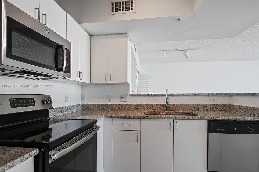 Yacht Club Brickell - Residential Lease