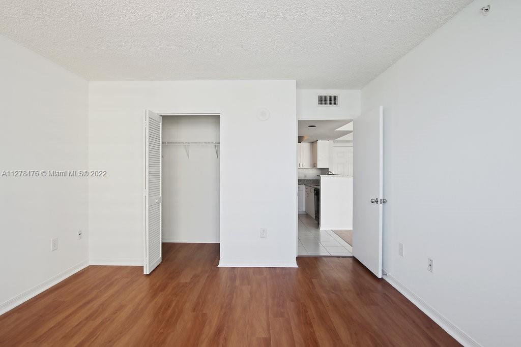 Yacht Club Brickell - Residential Lease