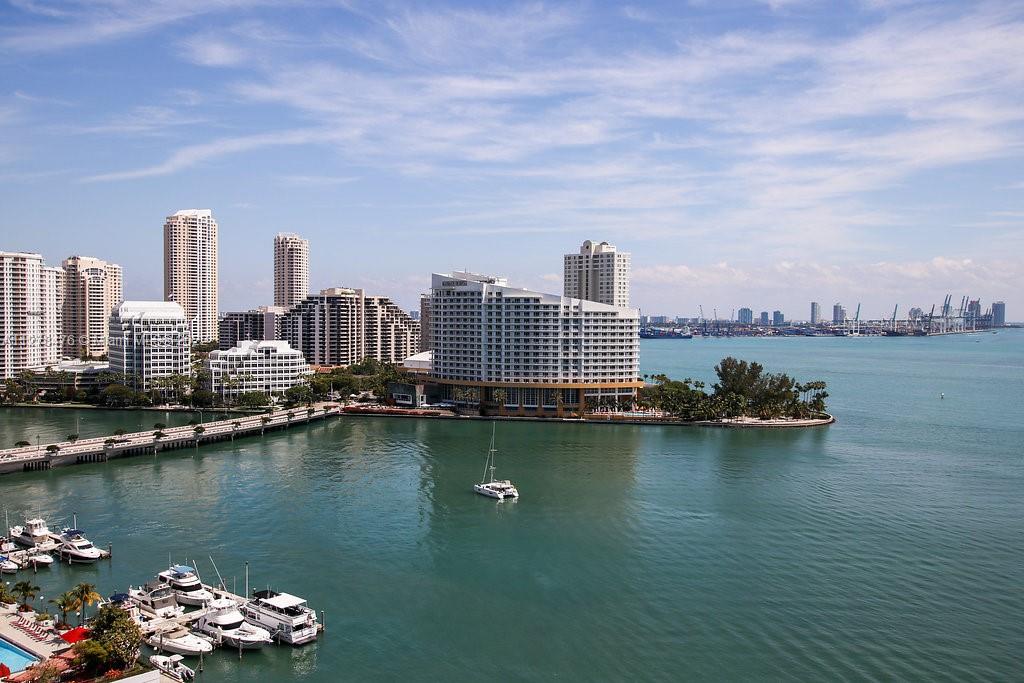 Yacht Club Brickell - Residential Lease