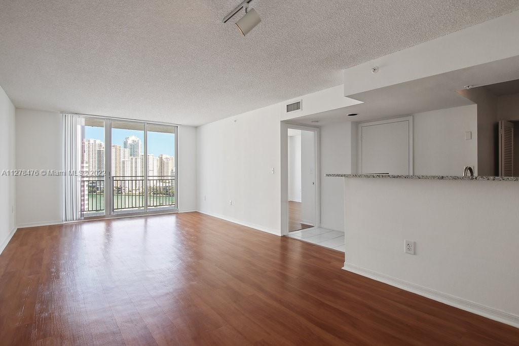 Yacht Club Brickell - Residential Lease