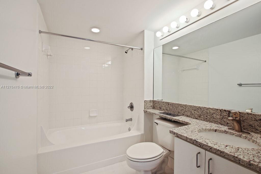 Yacht Club Brickell - Residential Lease
