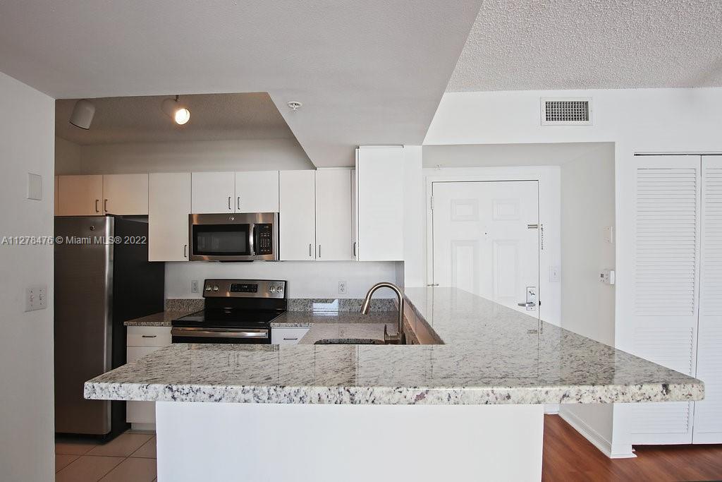 Yacht Club Brickell - Residential Lease