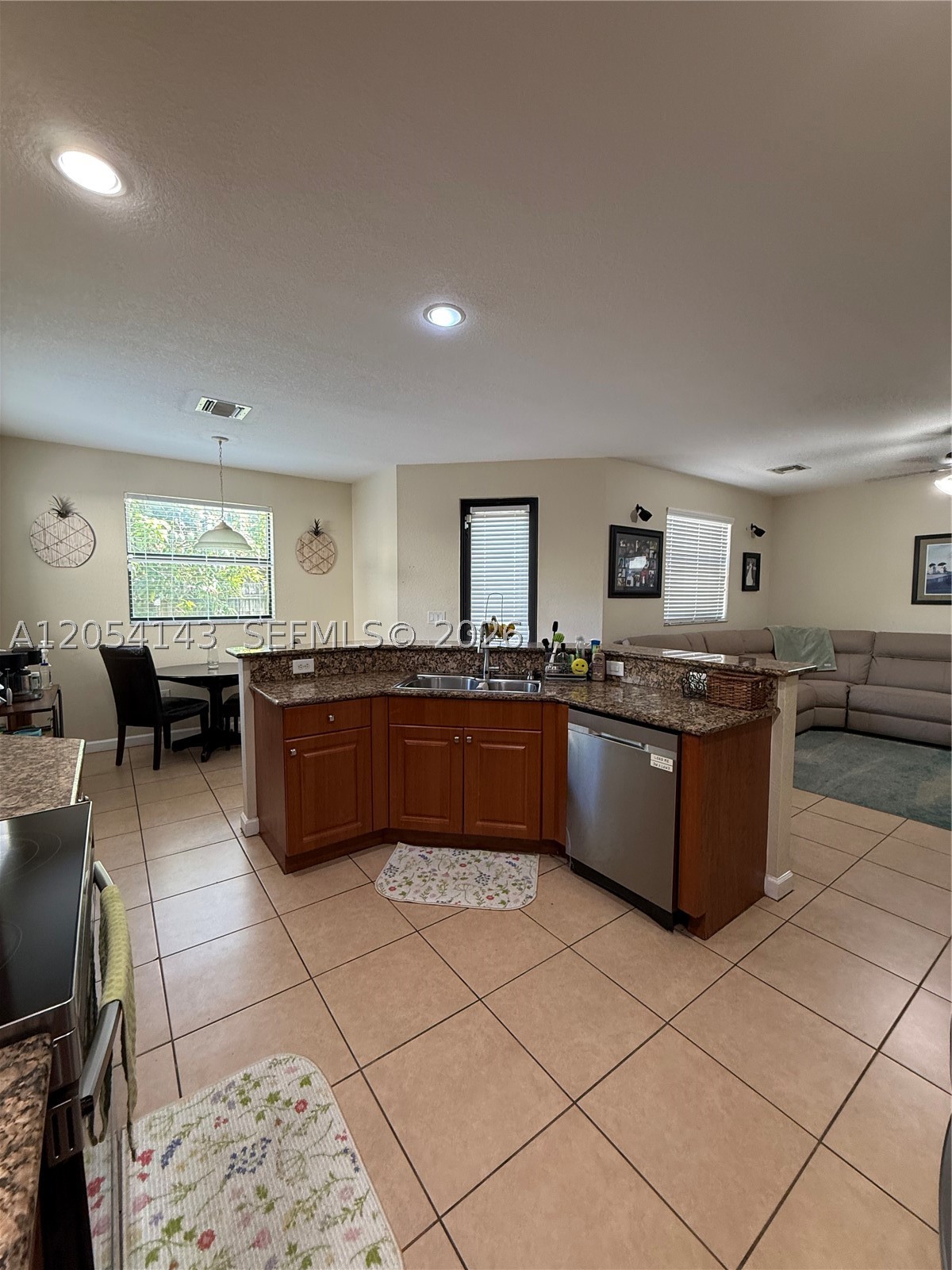 SILVER PALM EAST SEC TWO - Residential Lease