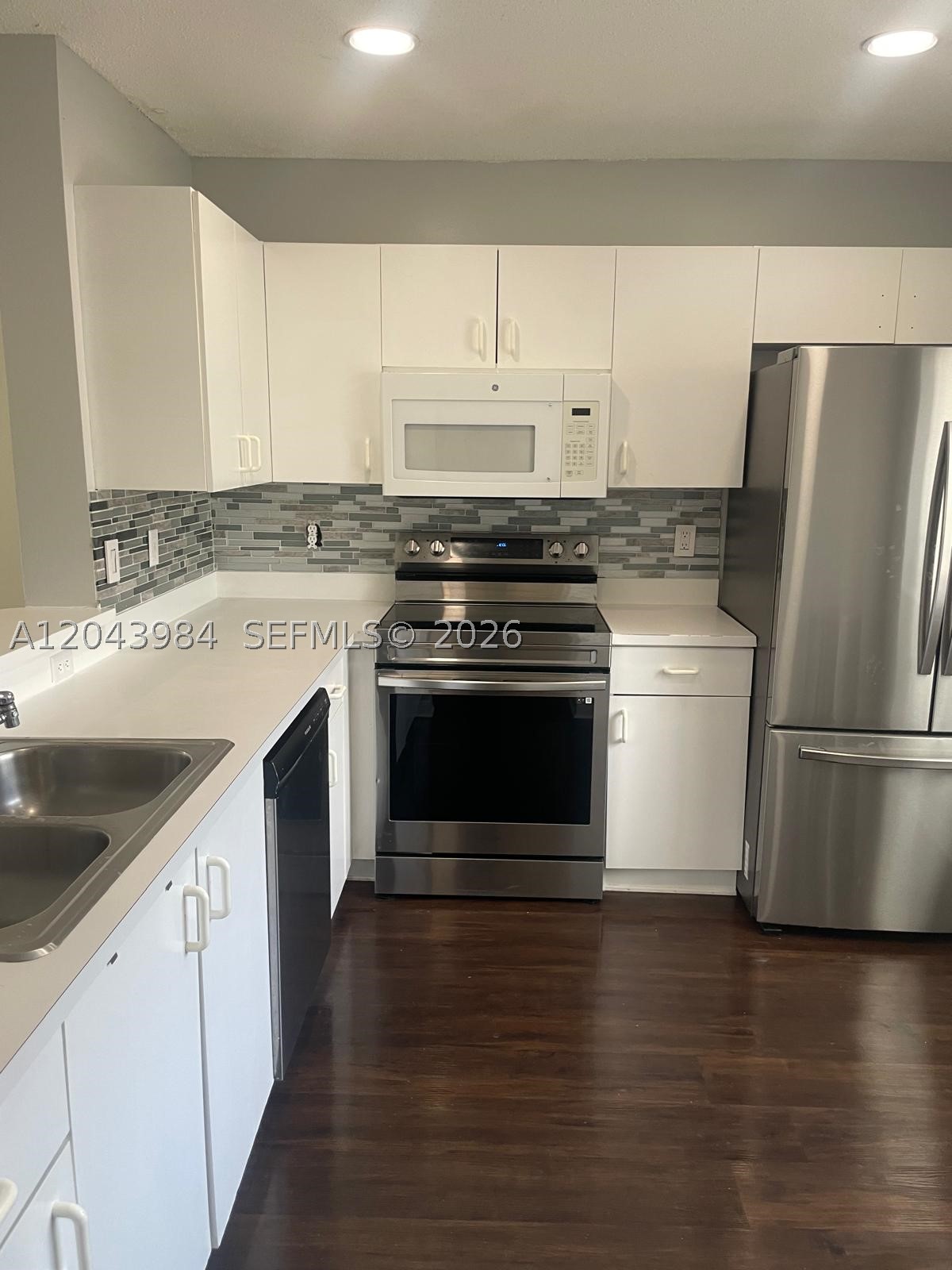 CHAPEL TRAIL II - Residential Lease