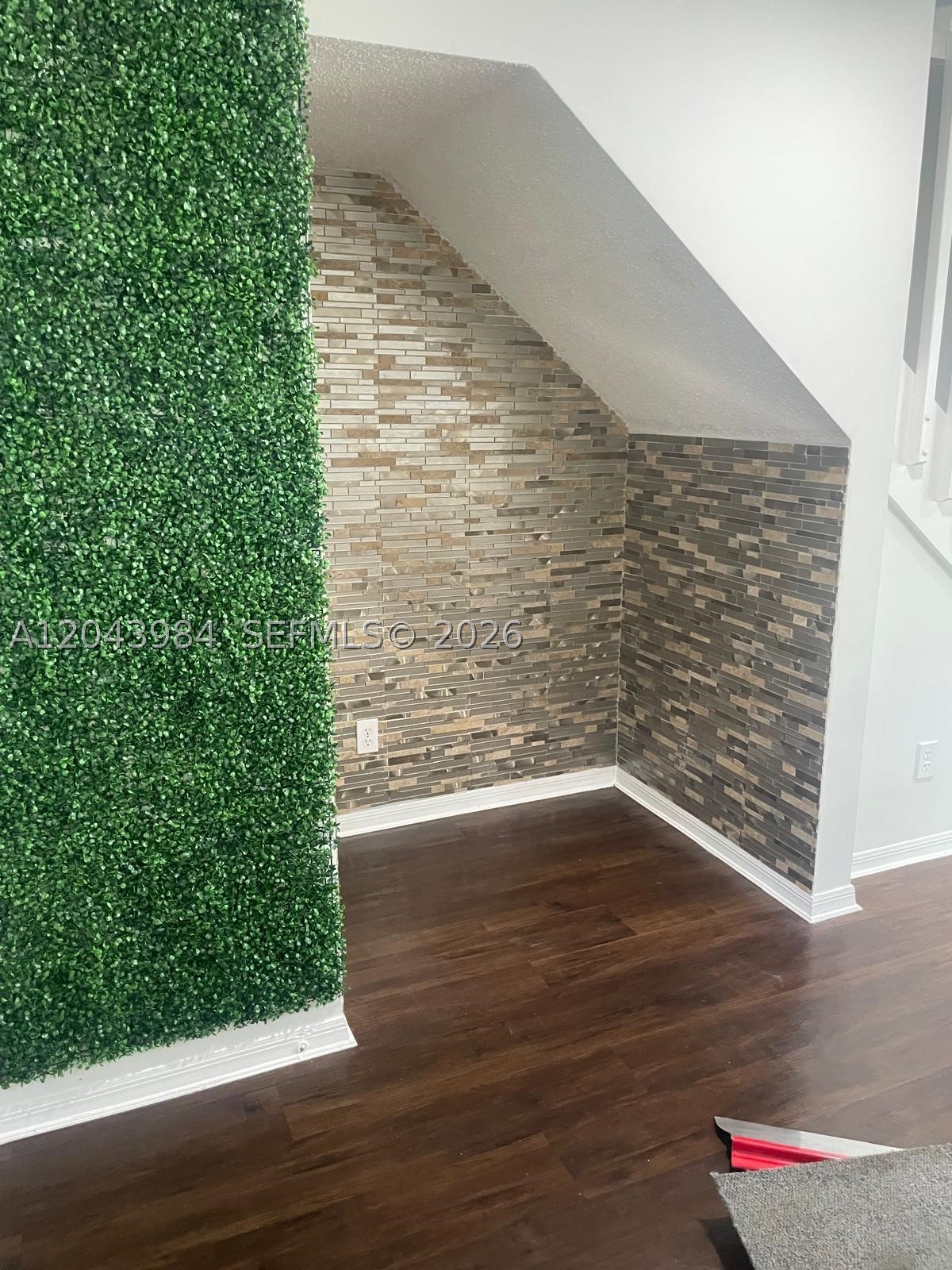 CHAPEL TRAIL II - Residential Lease