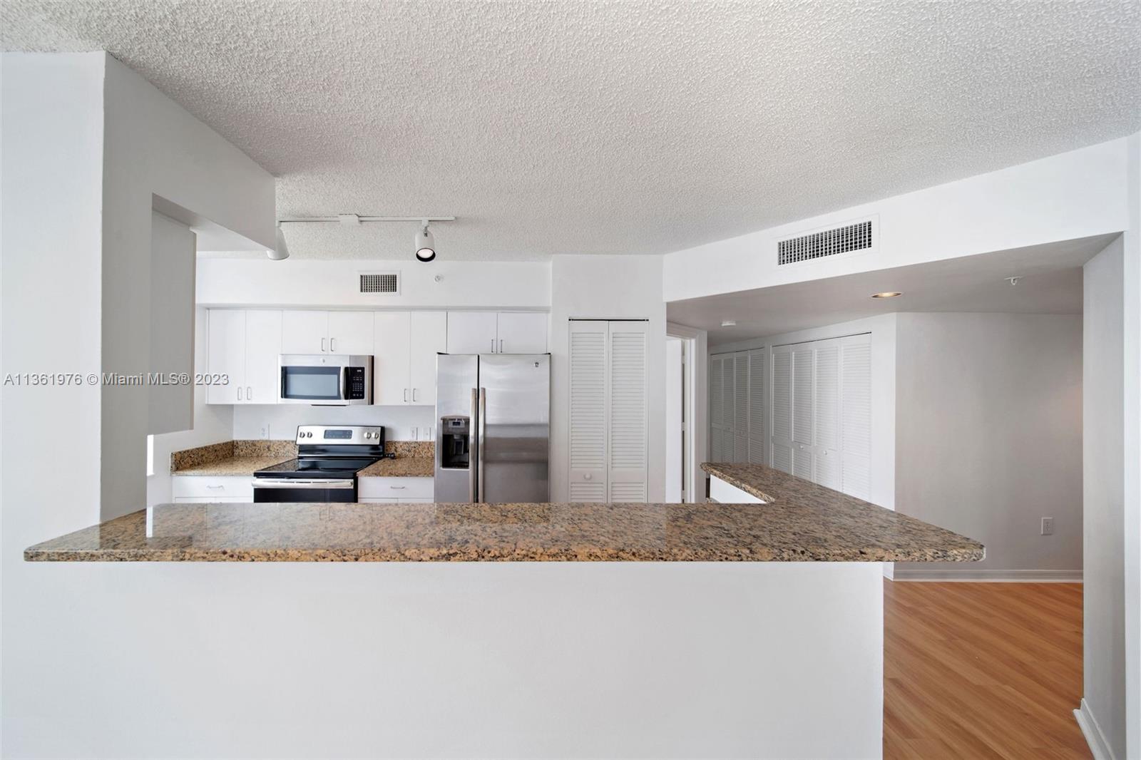 Yacht Club Brickell - Residential Lease