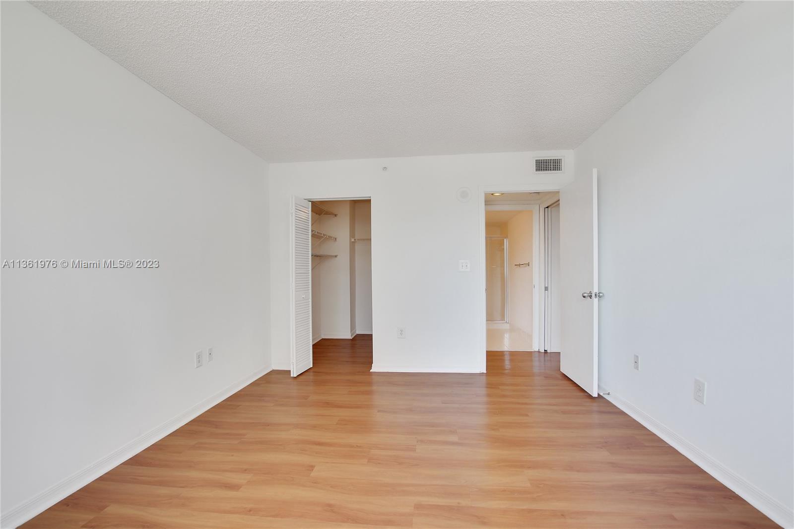 Yacht Club Brickell - Residential Lease