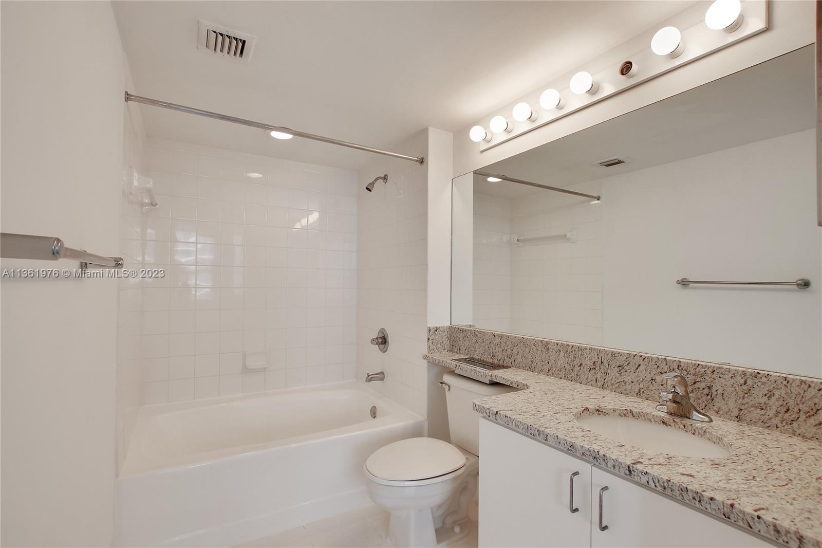 Yacht Club Brickell - Residential Lease