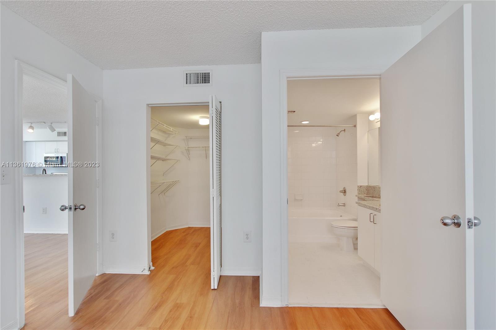 Yacht Club Brickell - Residential Lease